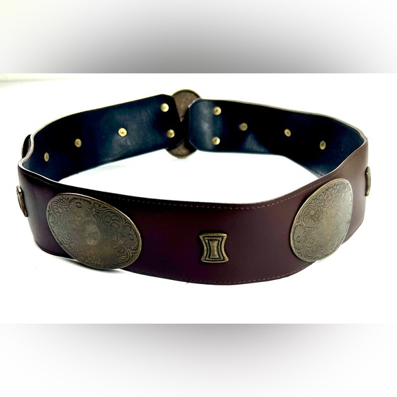 Vintage Avignon Genuine Leather Brown Belt with Ornate Brass, made in the USA - Picture 2 of 9